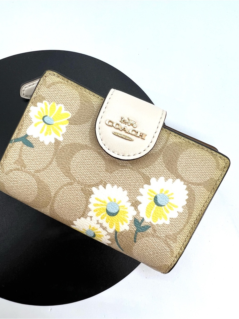 Coach C3375 Medium Corner Zip Wallet Signature Canvas Daisy Floral Chalk Multi